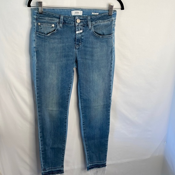 Closed light blue jeans stretchy size 27 made in Italy distressed hem - Picture 1 of 8